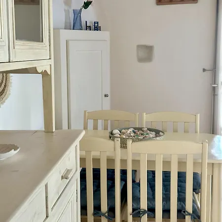 Nesa Paros Lägenhet *